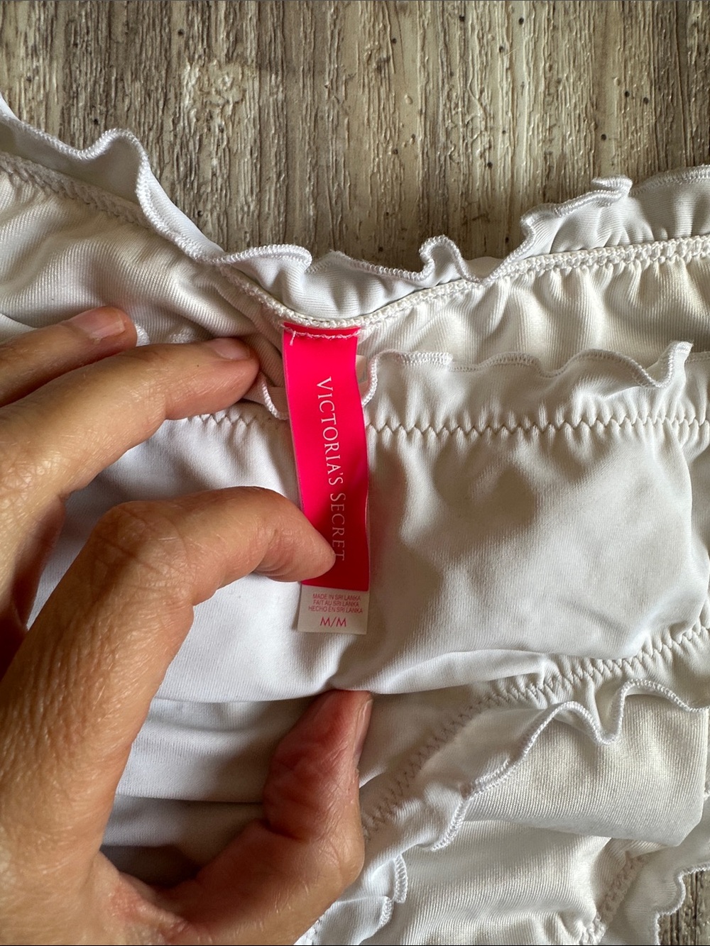 Victoria’s Secret M White Ruffle Trim Bikini Bottoms - Picture 2 of 3